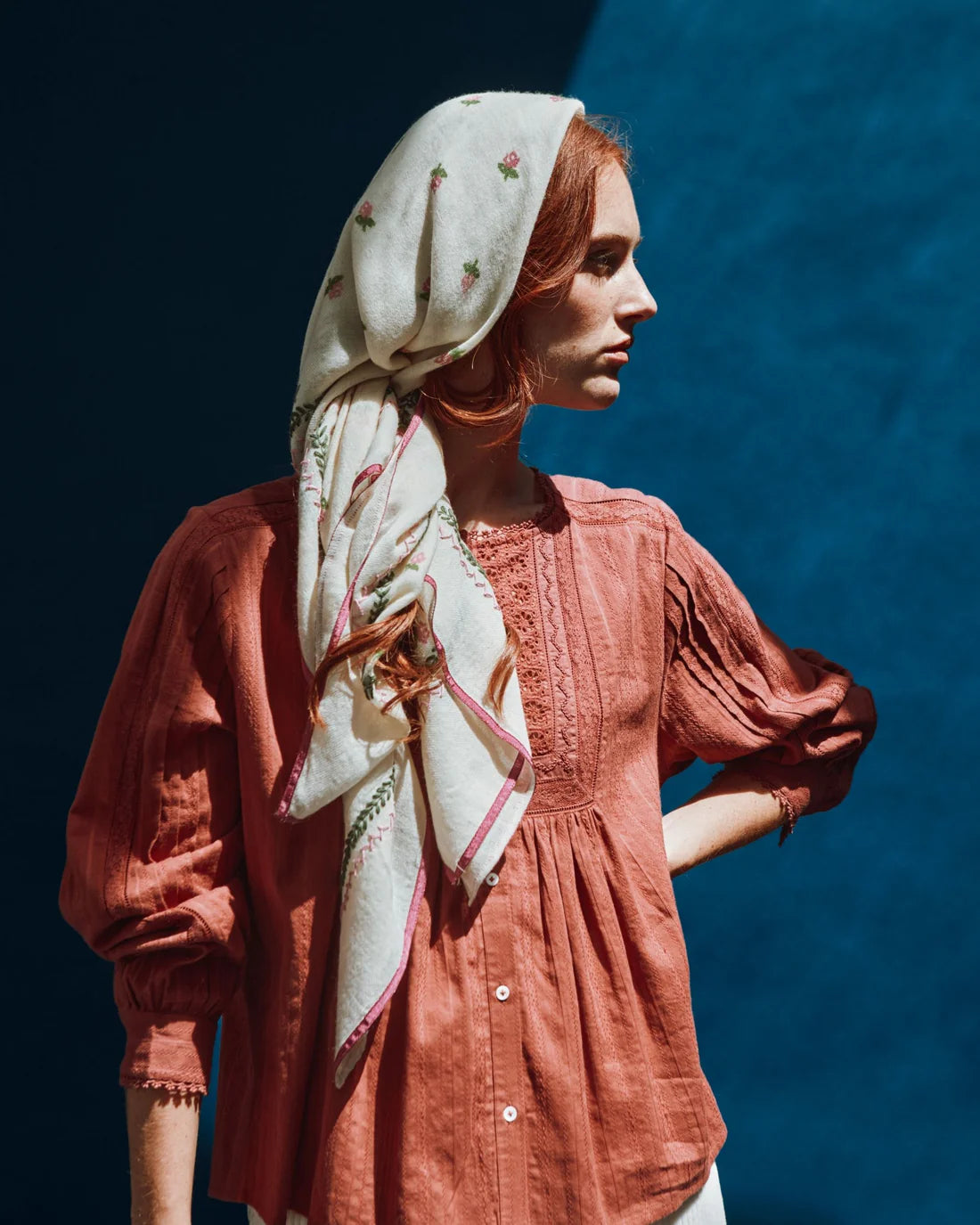 Foulard brodé roses EMILE & IDA