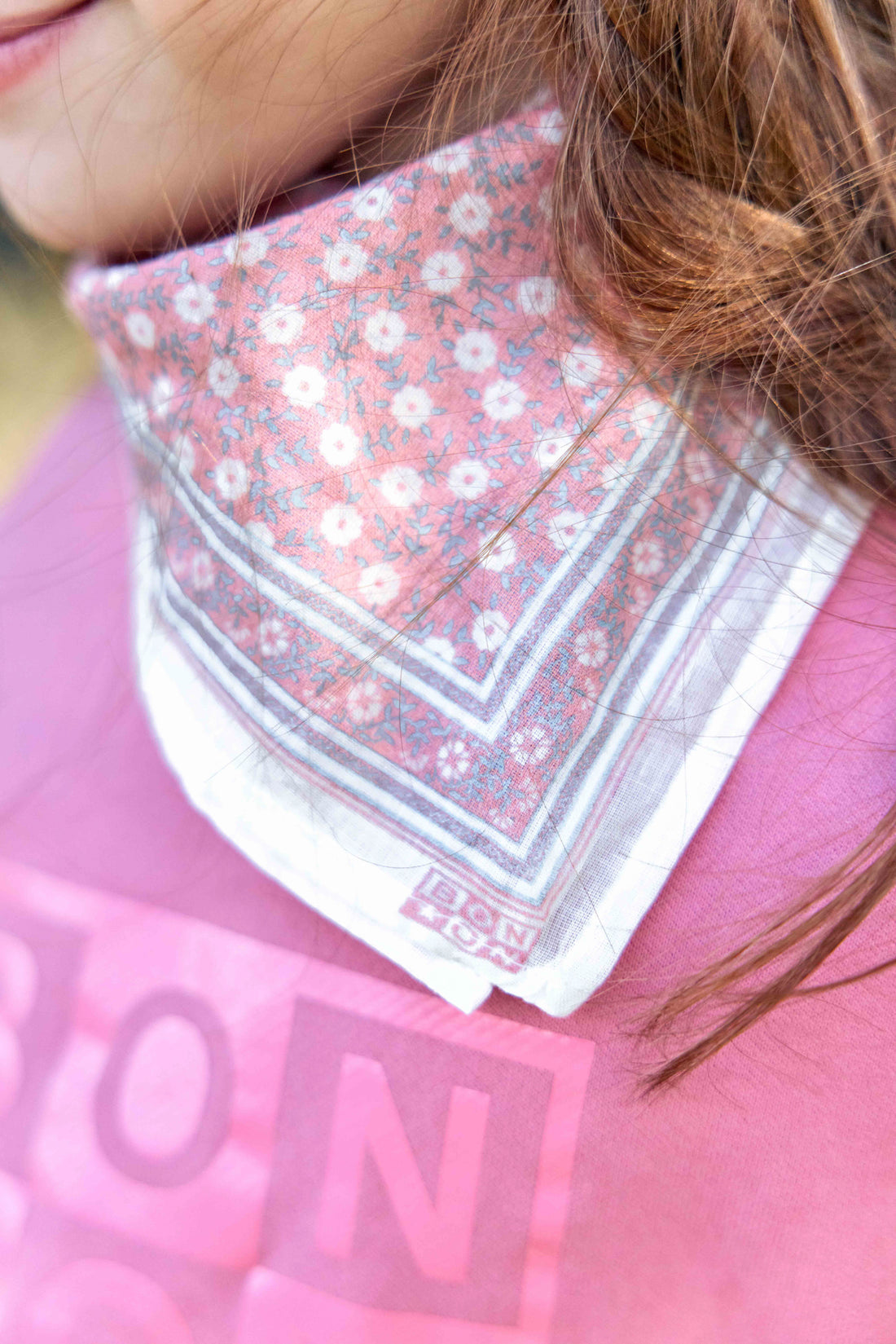 Foulard à fleurs rose BONTON