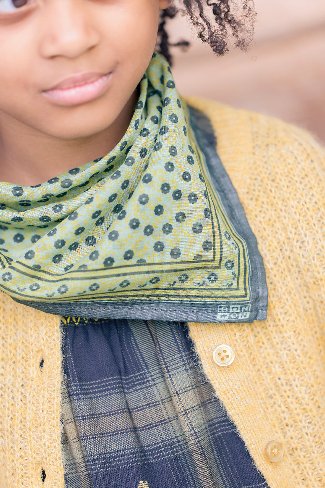 Foulard à fleurs vert BONTON