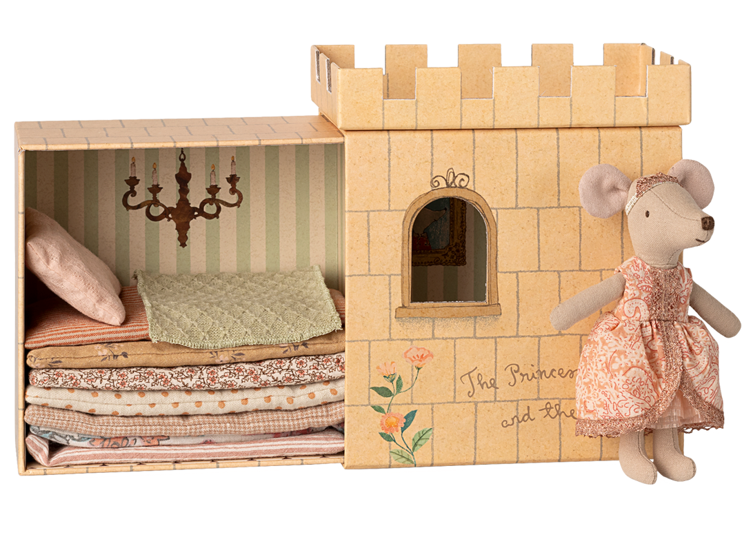 
    alt="Chevron descendant icône"
  