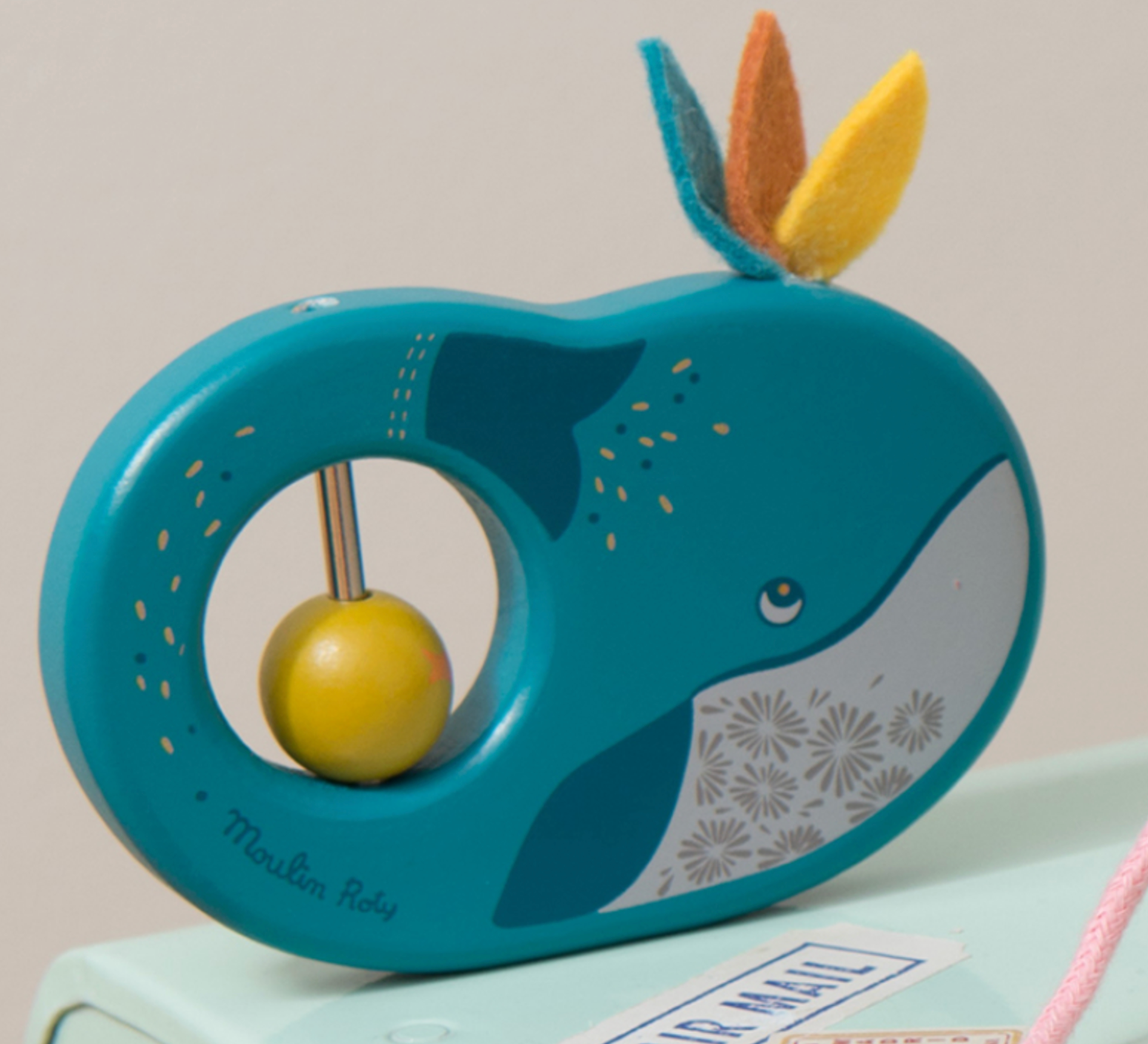 Hochet bois baleine le voyage d'Olga MOULIN ROTY