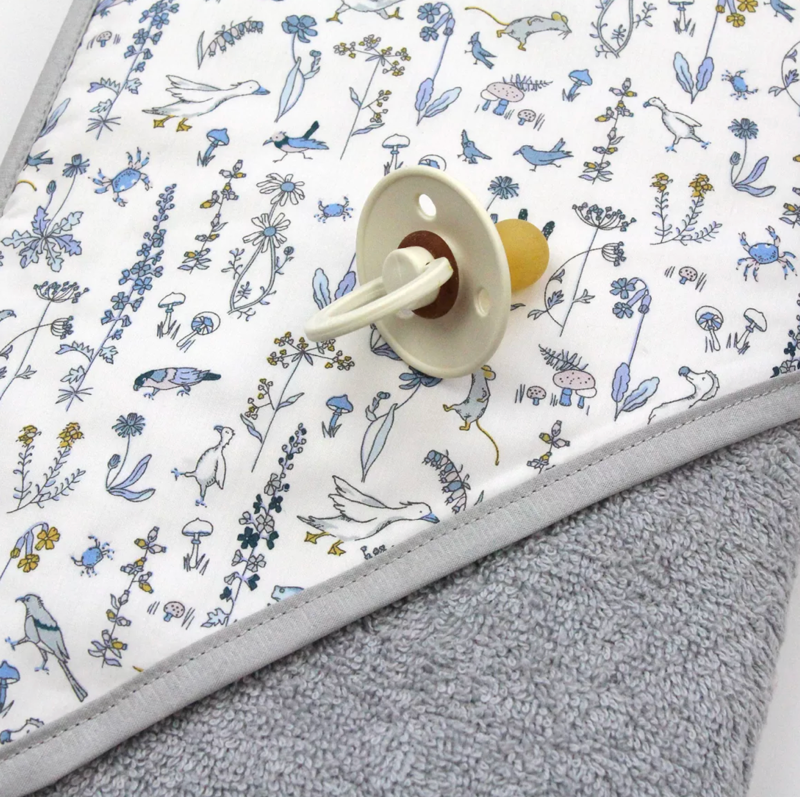 Cape de bain GUS BARNABÉ AIME LE CAFÉ