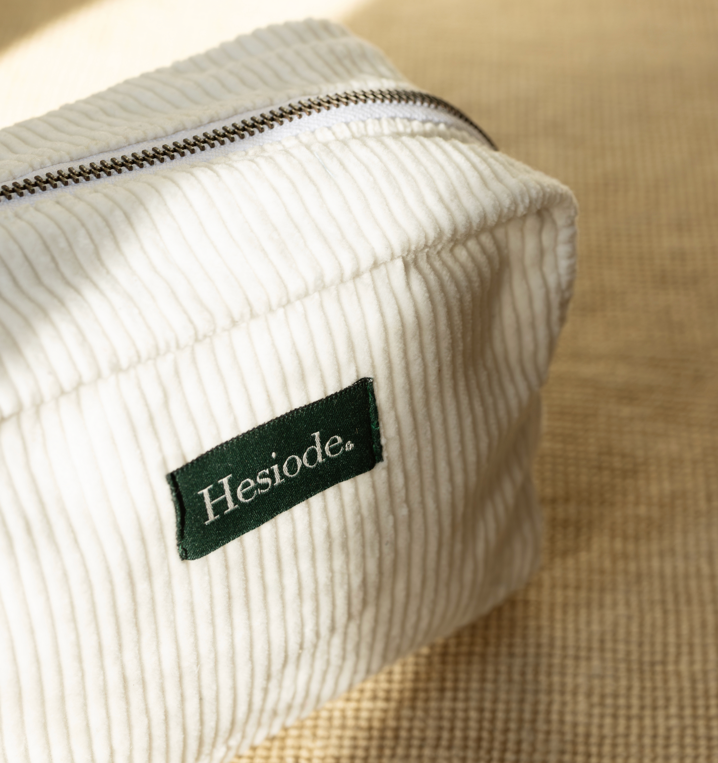 Trousse en velours blanc HESIODE